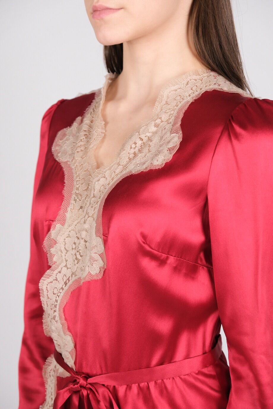 image 4 Атласный халат красного цвета с кружевом