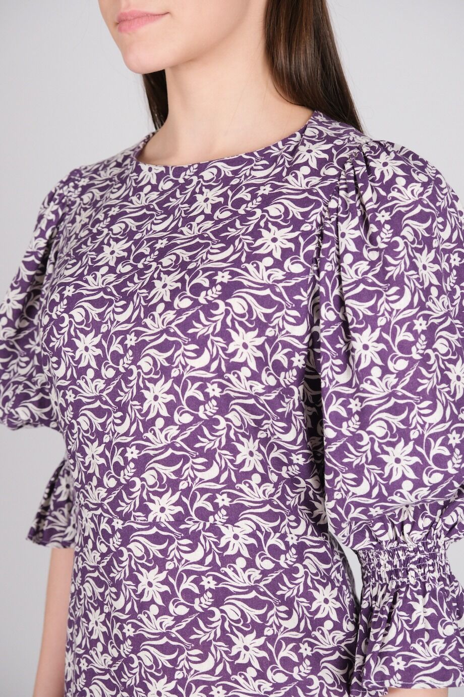 image 3 Платье фиолетового цвета с цветочным принтом