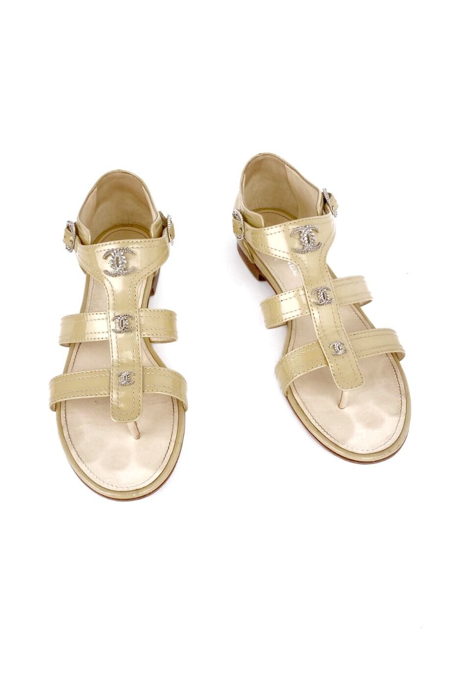 image 2 Сандалии сливочного цвета из лаковой кожи