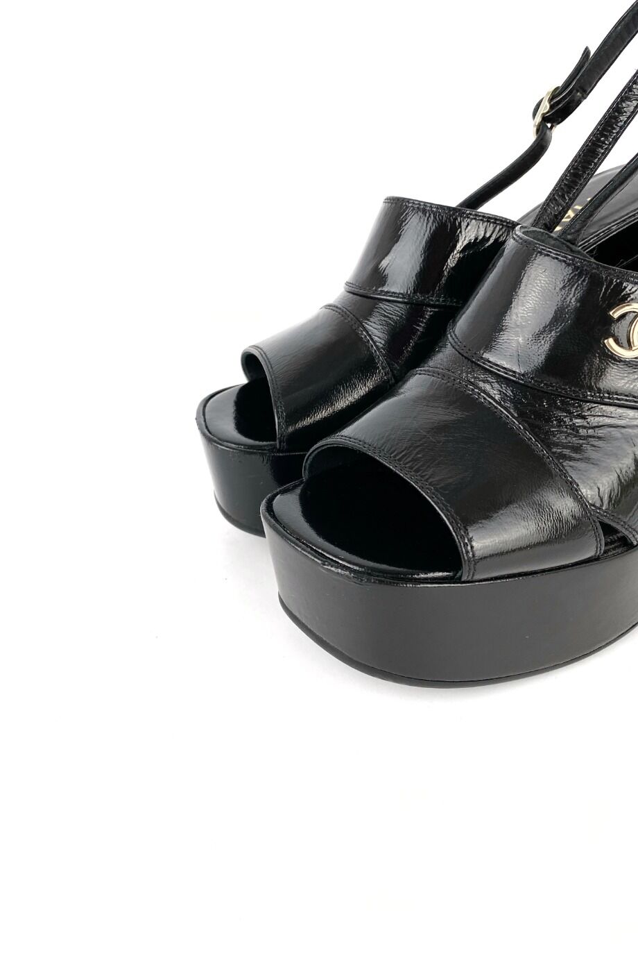 image 3 Босоножки лаковые черного цвета на платформе
