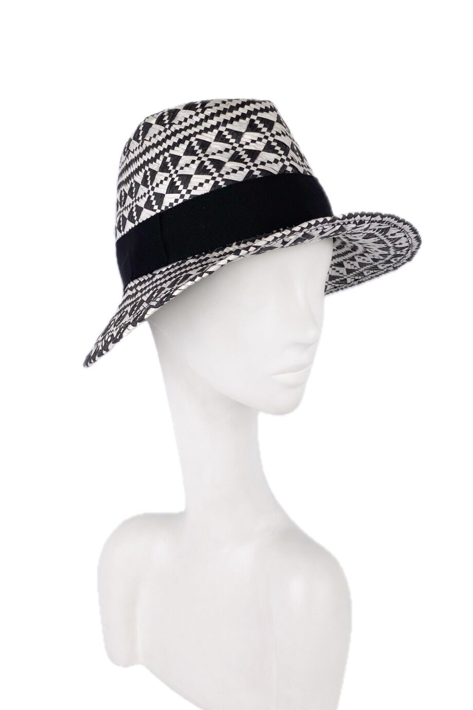 image 1 Соломенная шляпа белого цвета с черным орнаментом