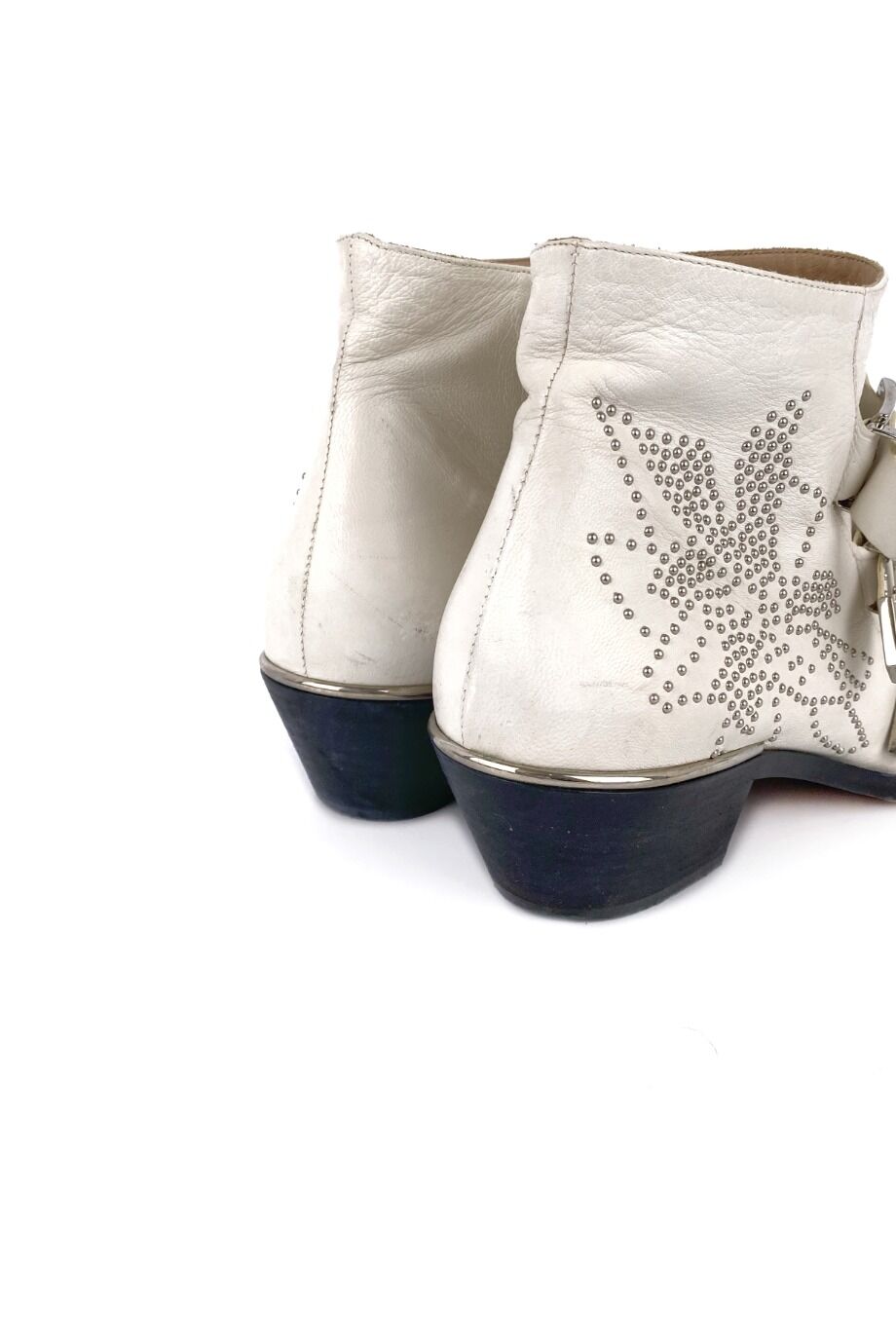 image 4 Казаки белого цвета с декором и пряжками