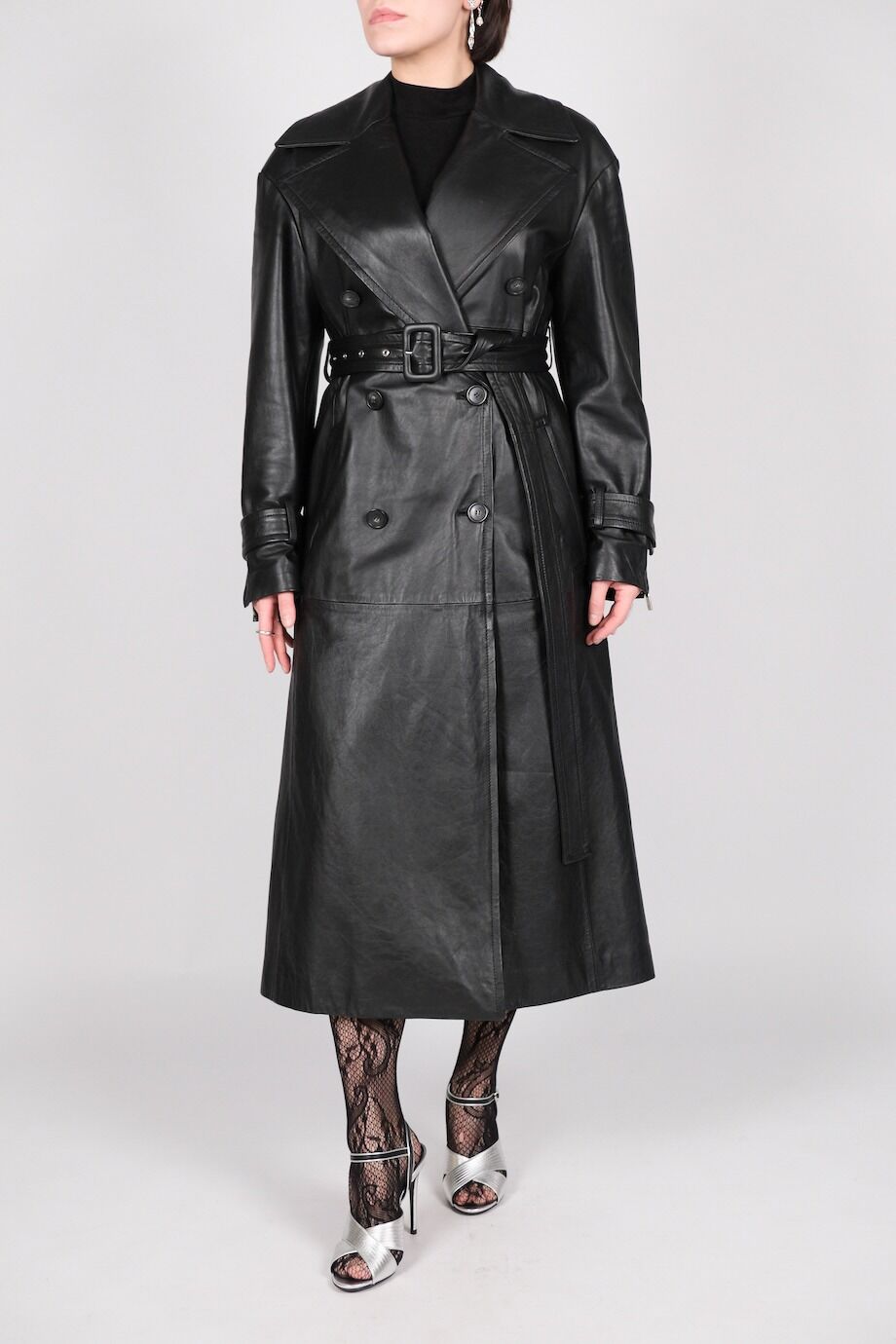image 4 Кожаный плащ черного цвета с поясом