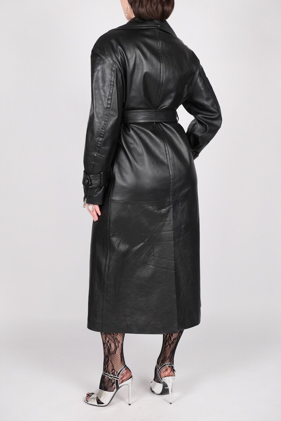 image 6 Кожаный плащ черного цвета с поясом