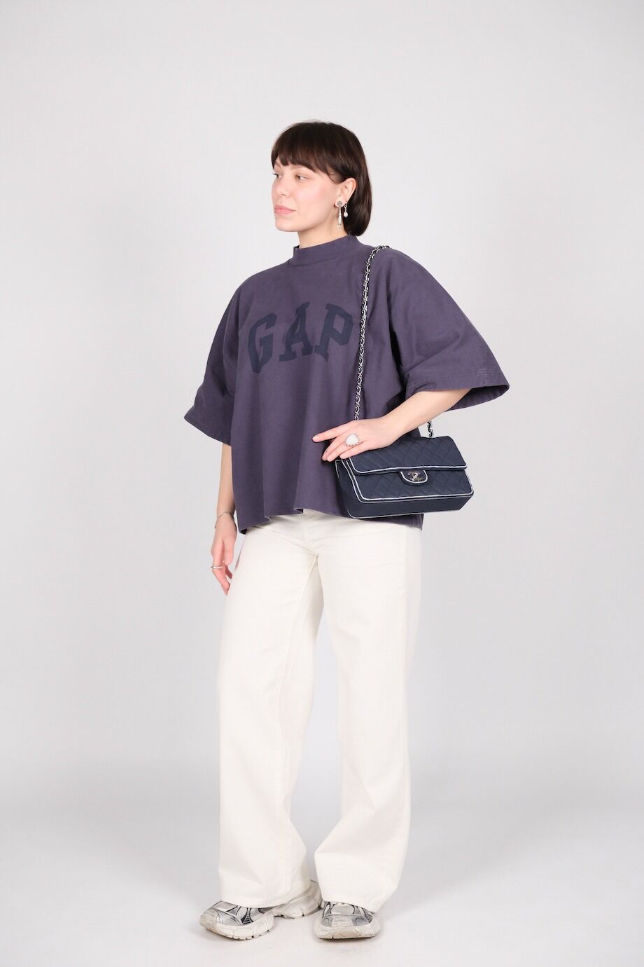 image 1 Футболка черничного цвета с принтом на спине