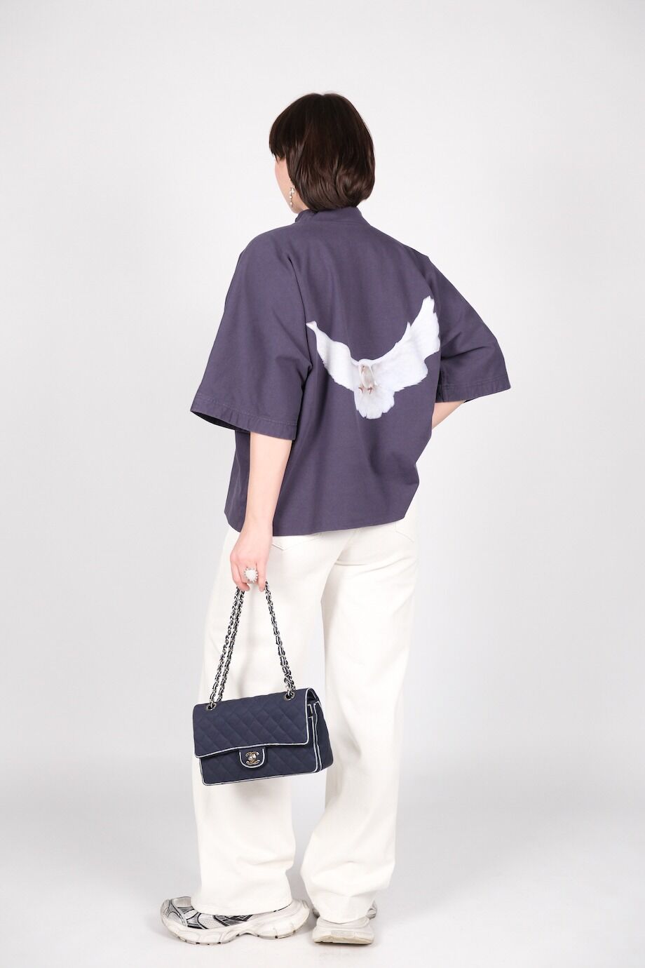 image 3 Футболка черничного цвета с принтом на спине