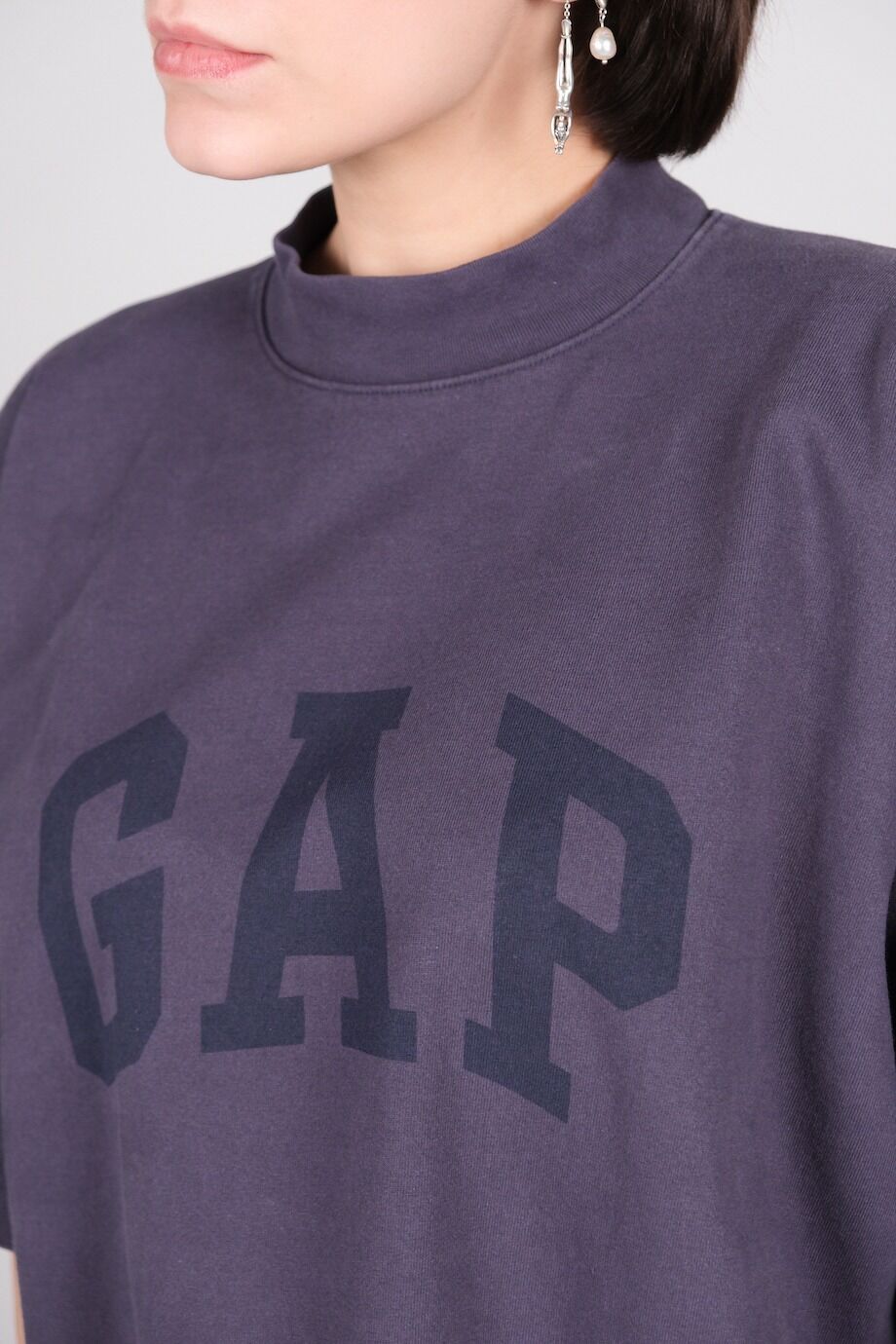 image 7 Футболка черничного цвета с принтом на спине