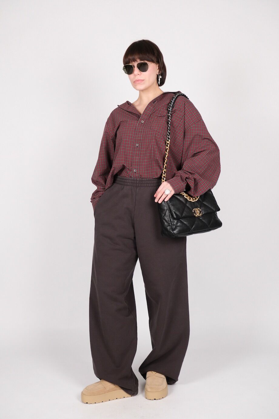 image 2 Спортивные брюки темно-серого цвета с вышивкой