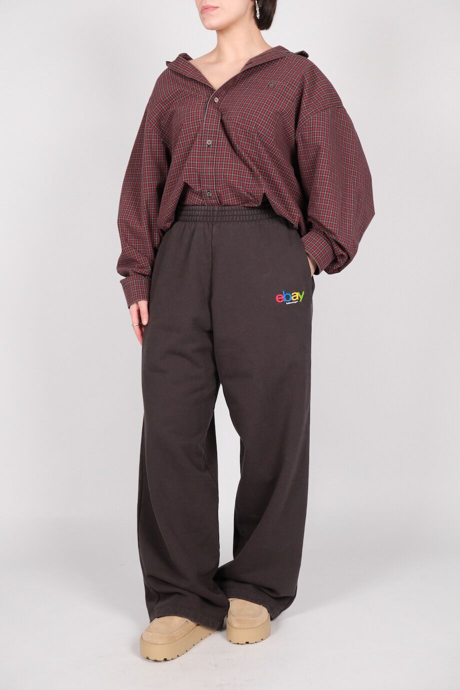 image 4 Спортивные брюки темно-серого цвета с вышивкой