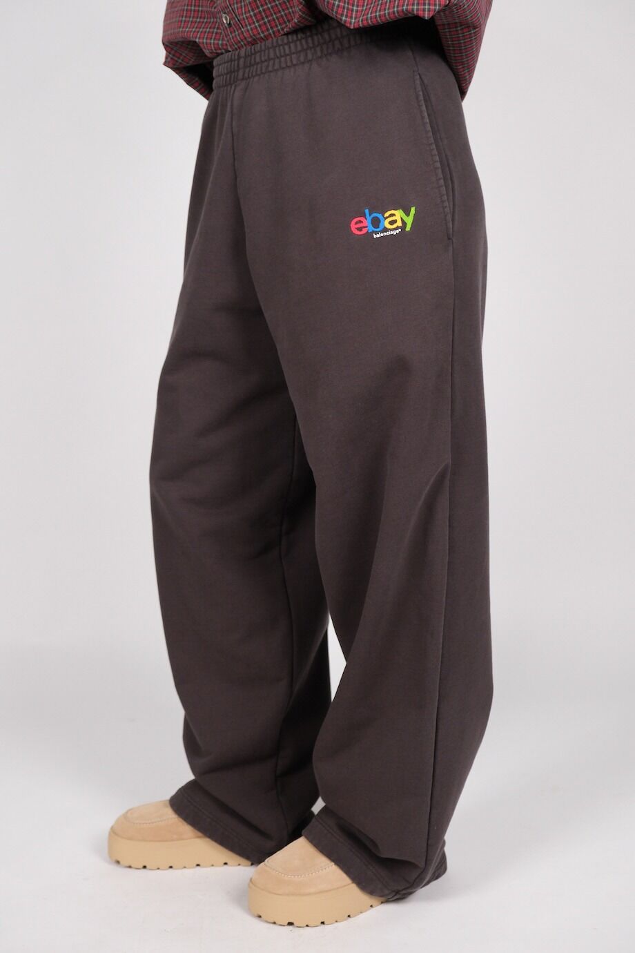 image 6 Спортивные брюки темно-серого цвета с вышивкой