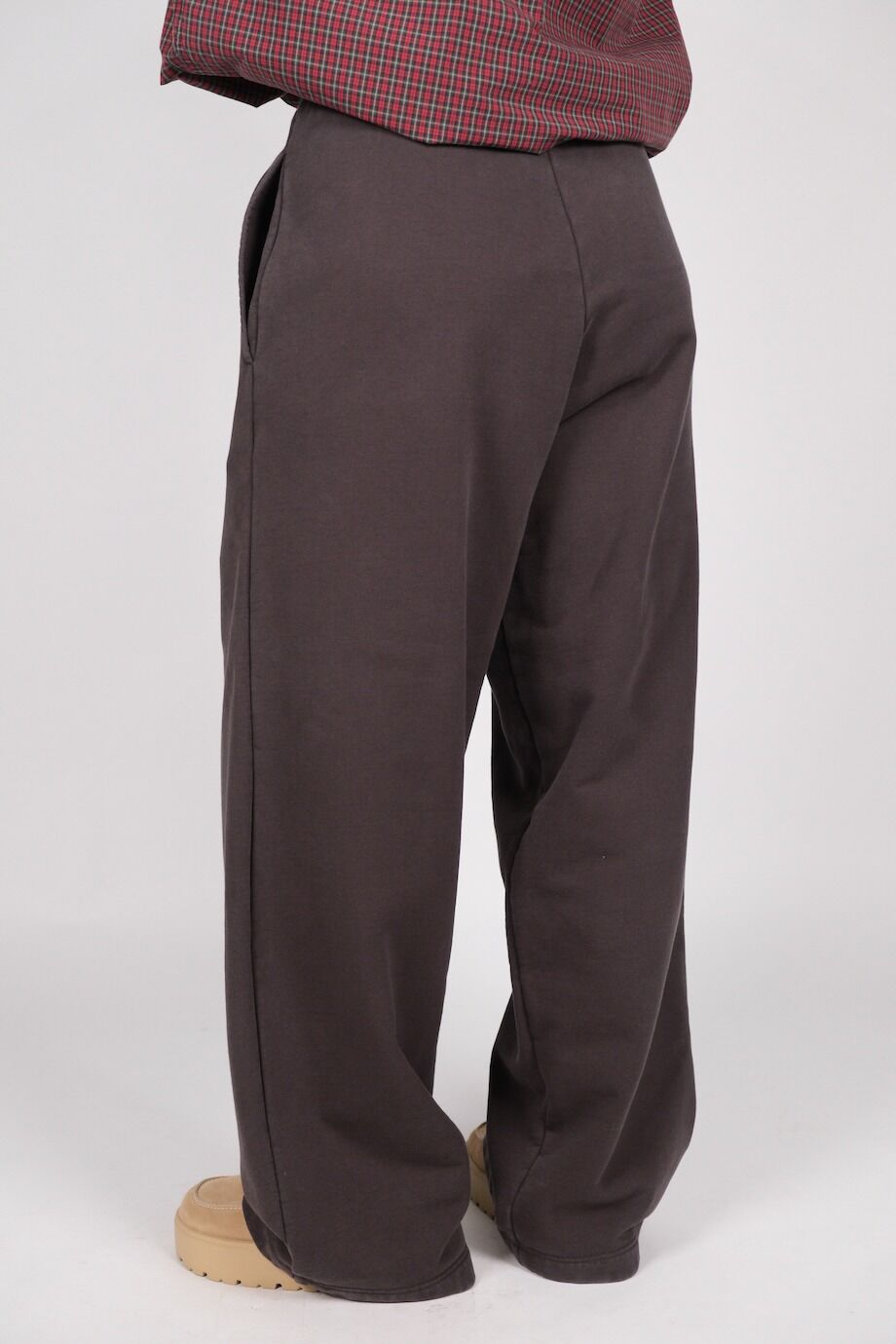 image 7 Спортивные брюки темно-серого цвета с вышивкой