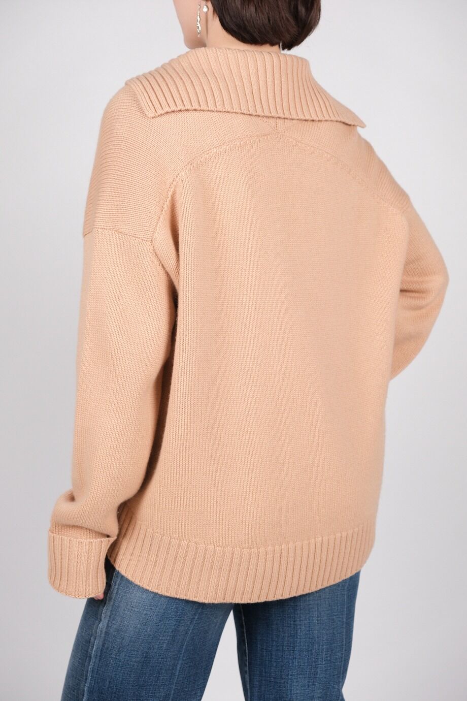 image 3 Кашемировый свитер бежевого цвета с вырезом и отложным воротником