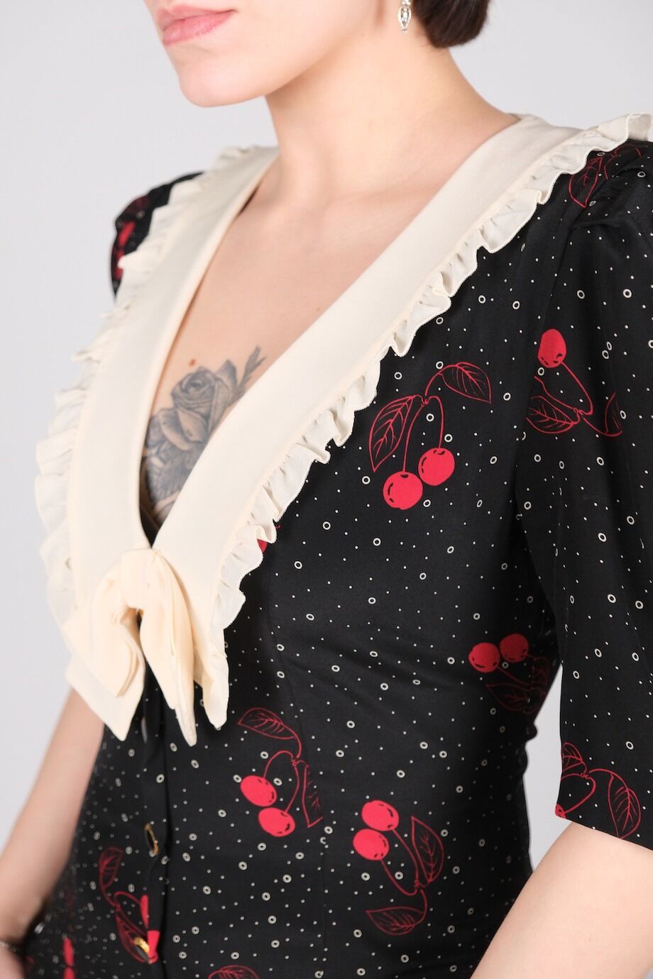 image 4 Шёлковое платье чёрного цвета с вишнями