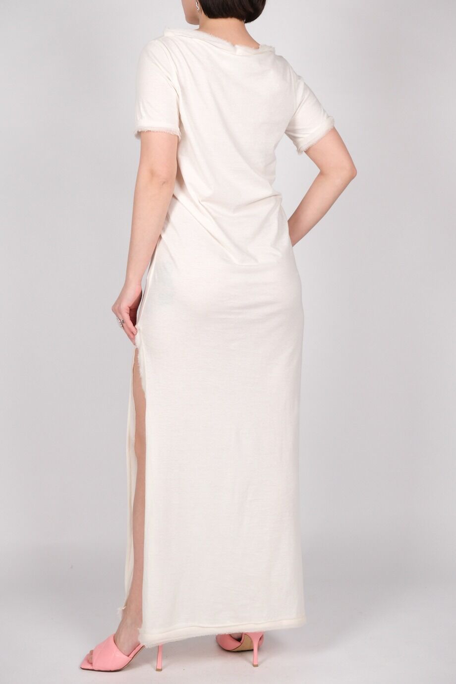 image 3 Платье-футболка белого цвета с вышивкой из бисера