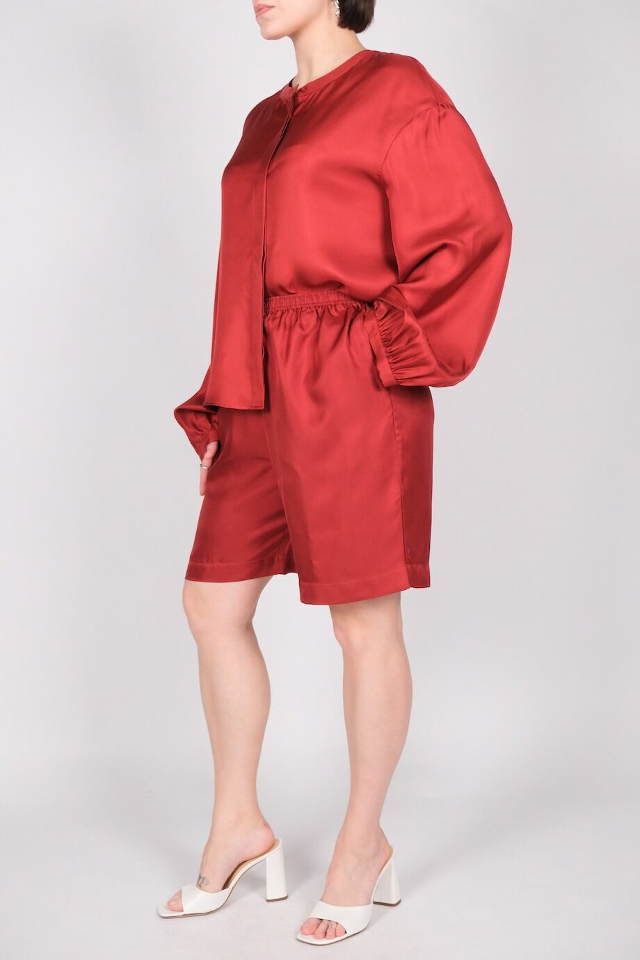 image 2 Шелковый костюм с шортами терракотового цвета