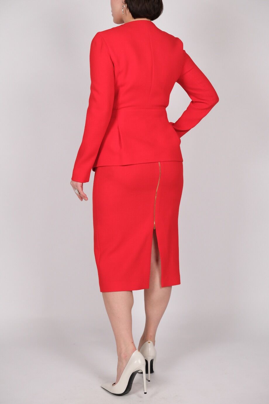 image 3 Костюм красного цвета с юбкой