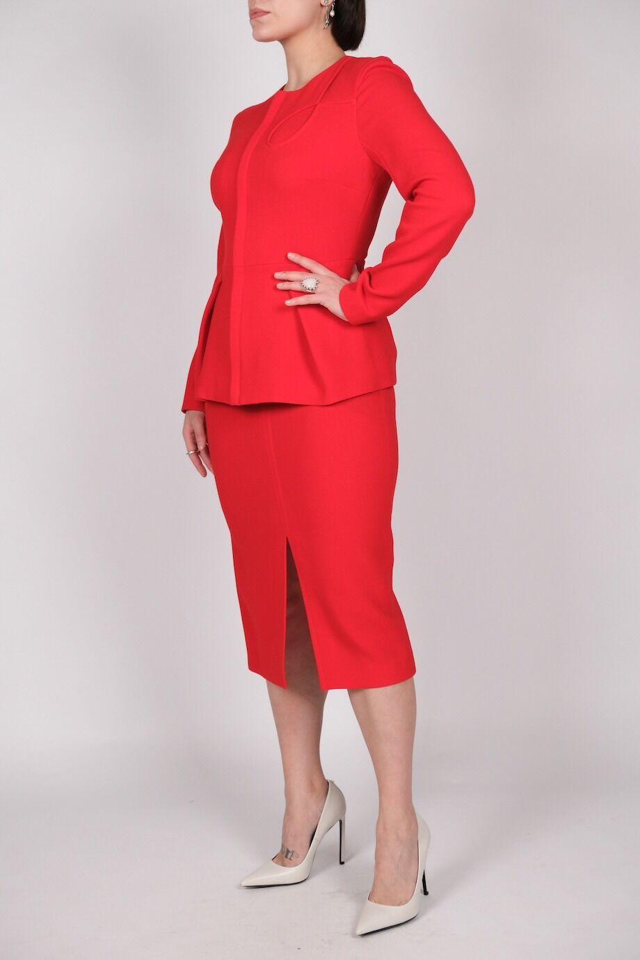 image 2 Костюм красного цвета с юбкой