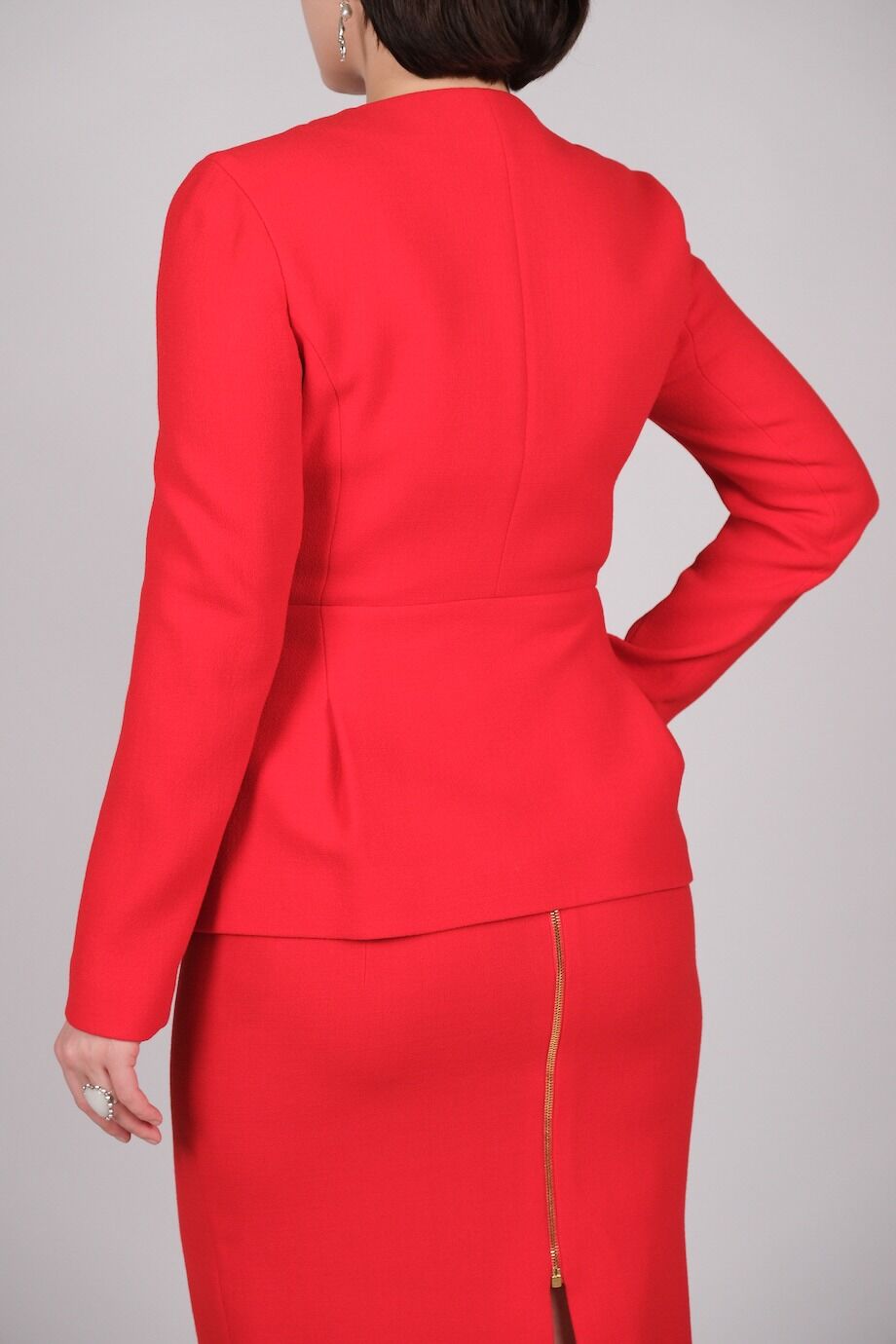 image 5 Костюм красного цвета с юбкой