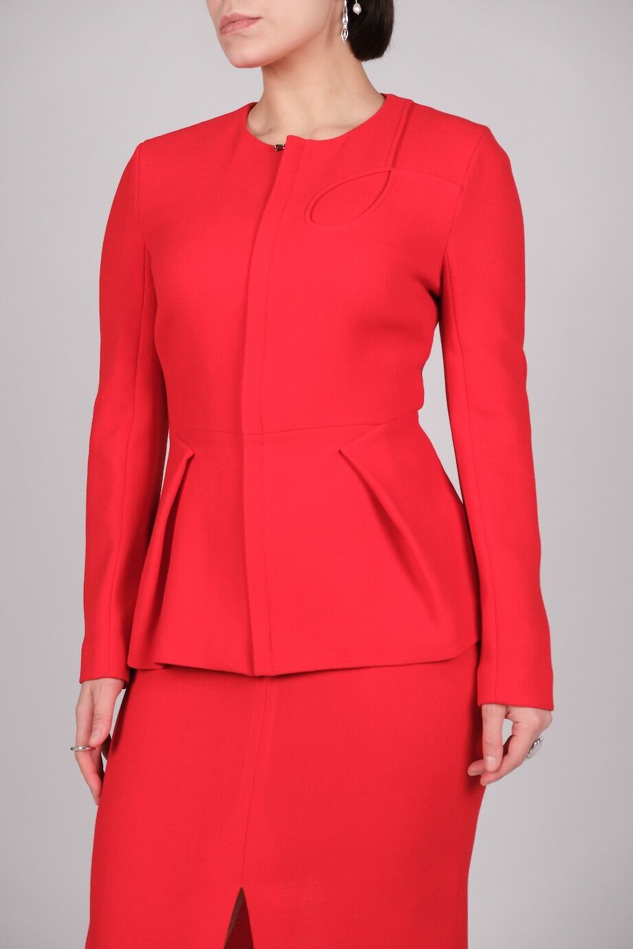 image 4 Костюм красного цвета с юбкой