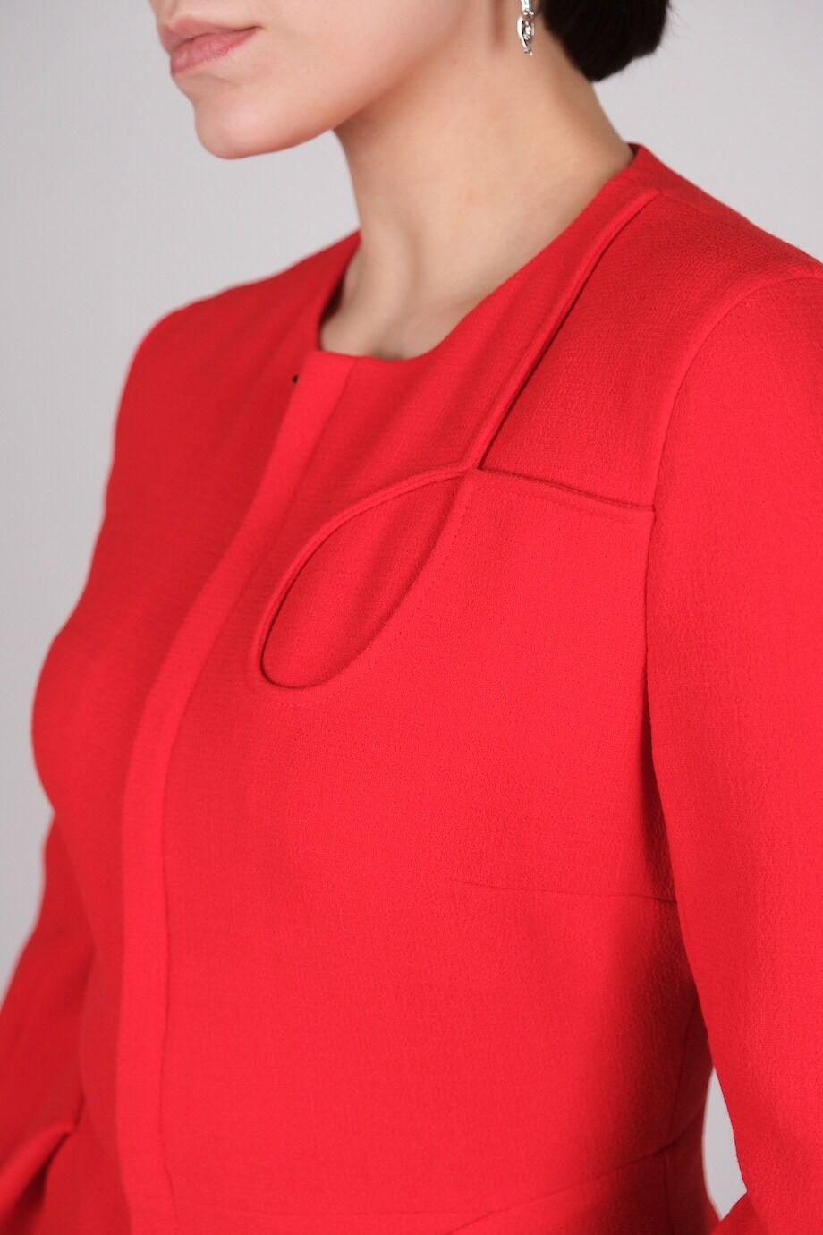 image 6 Костюм красного цвета с юбкой