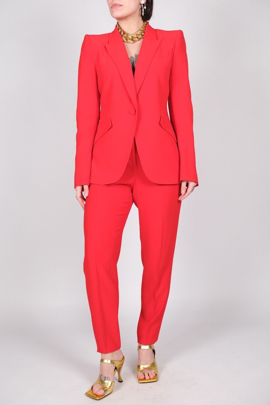 image 1 Костюм брючный красного цвета