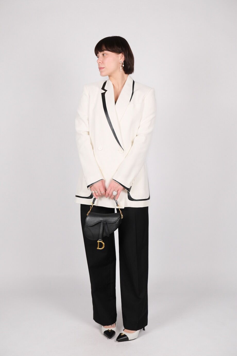 image 3 Жакет белого цвета с черной окантовкой