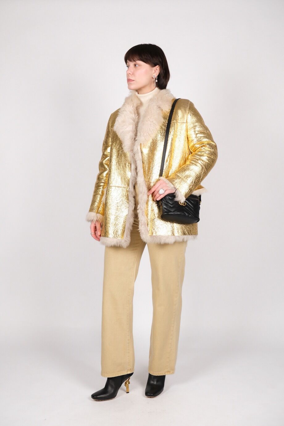 image 1 Дубленка золотого цвета