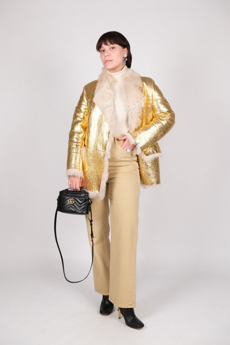 image 2 Дубленка золотого цвета