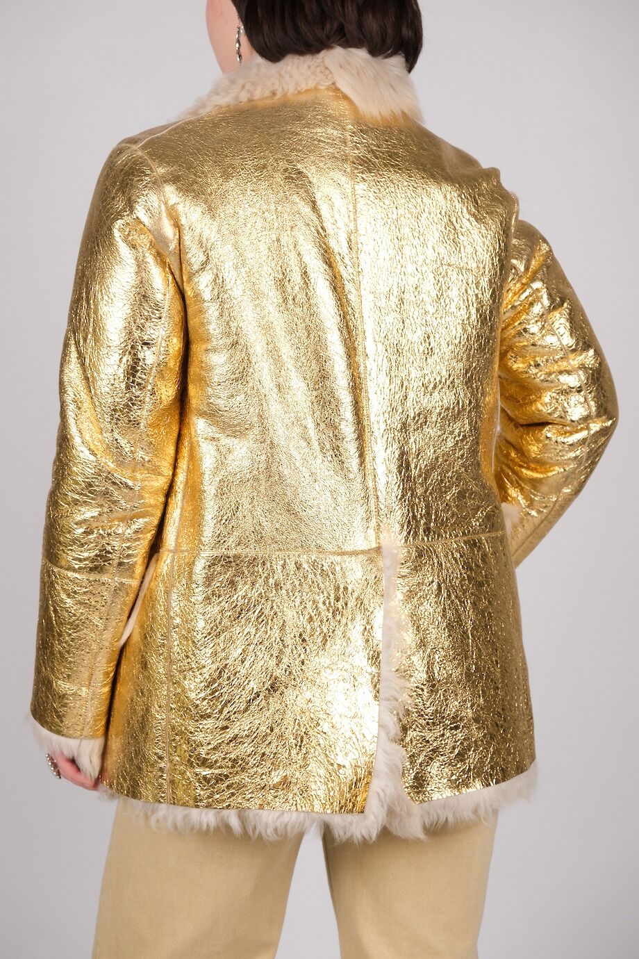 image 6 Дубленка золотого цвета