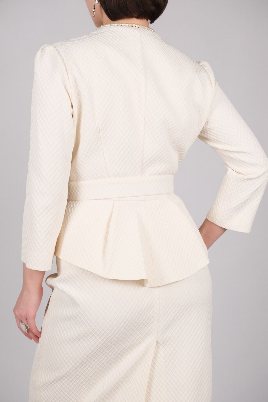 image 7 Шёлковый костюм молочного цвета с юбкой