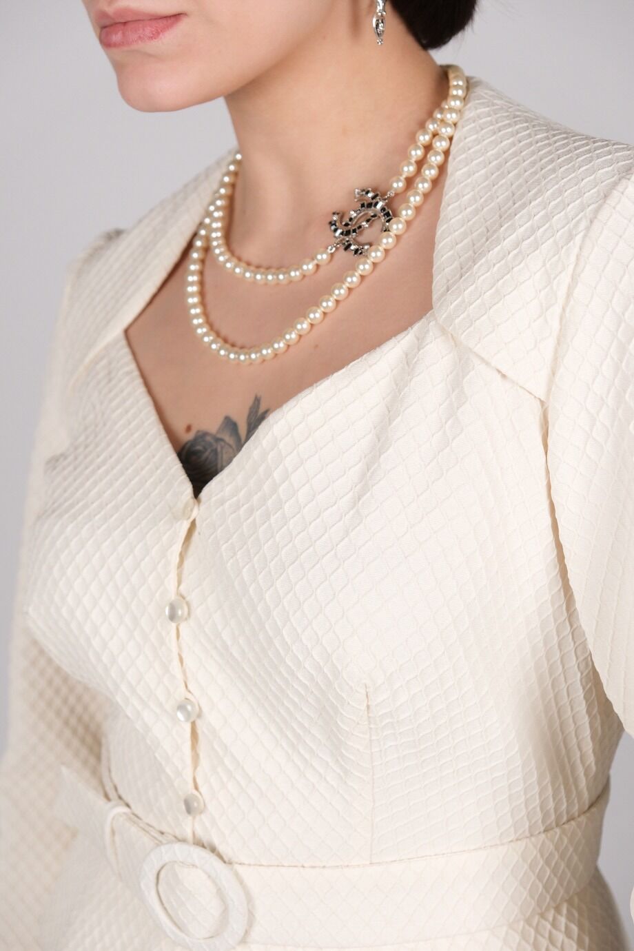 image 8 Шёлковый костюм молочного цвета с юбкой