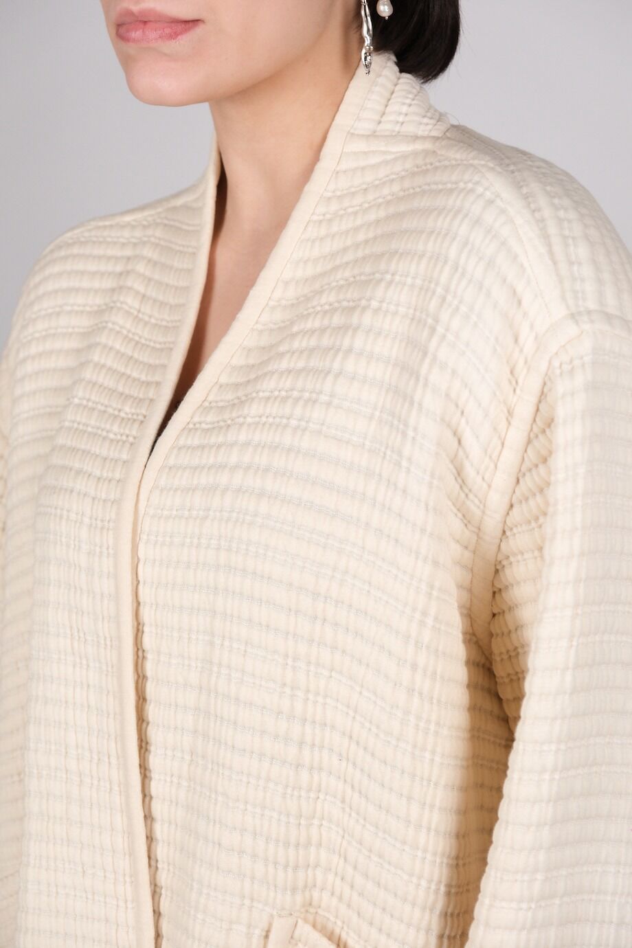 image 4 Стеганый кардиган белого цвета с накладными карманами