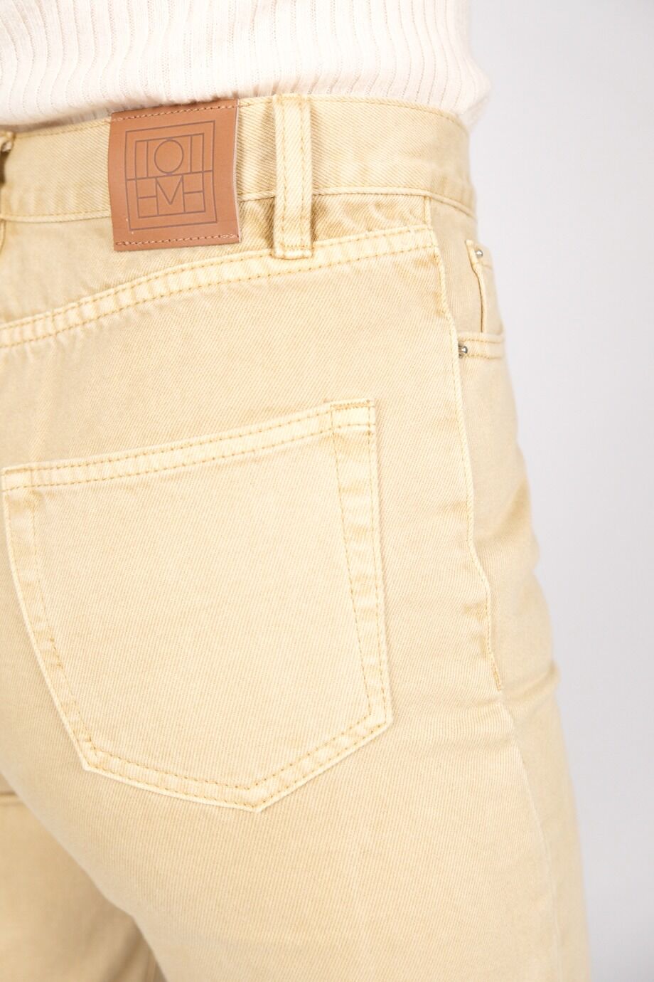 image 5 Джинсы песочного цвета на болтах