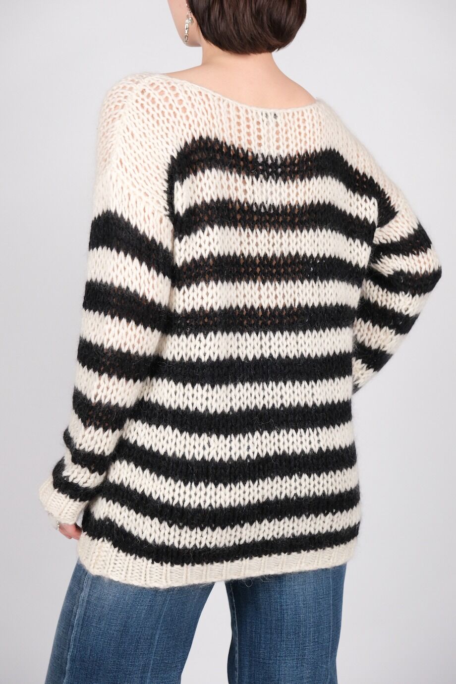 image 3 Свитер крупной вязки в черно-белую полоску