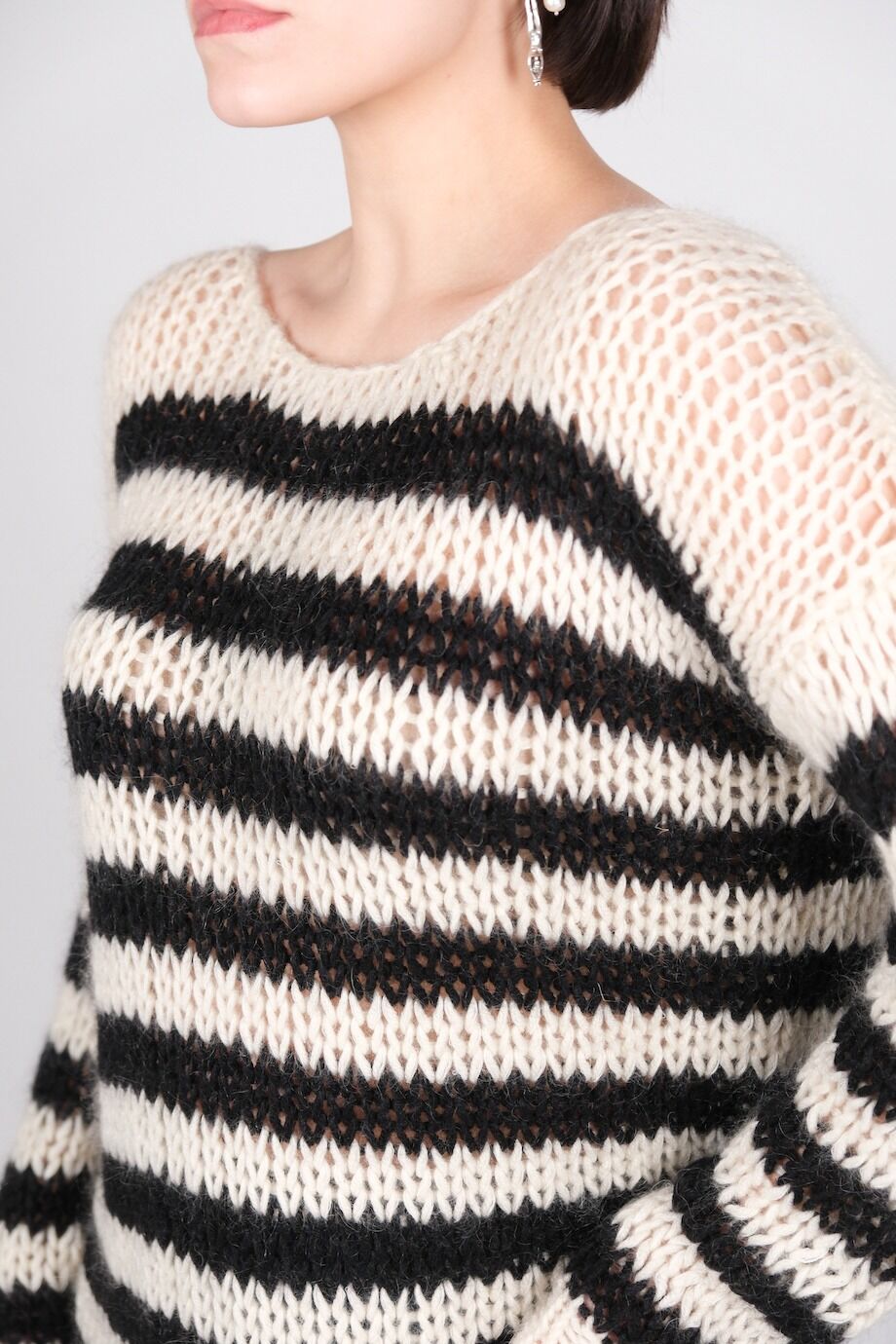 image 4 Свитер крупной вязки в черно-белую полоску
