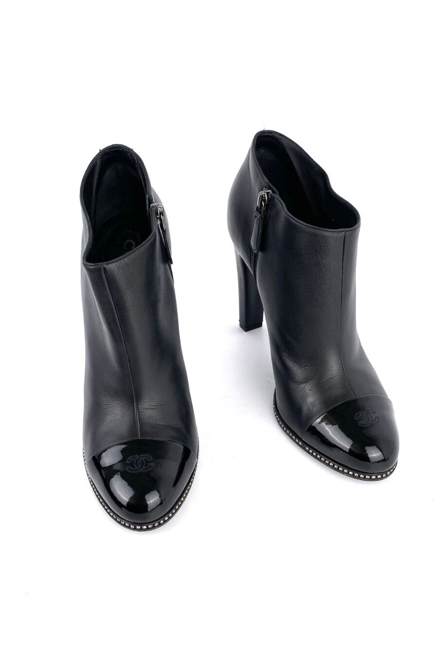 image 2 Ботильоны черного цвета с лакированным носиком