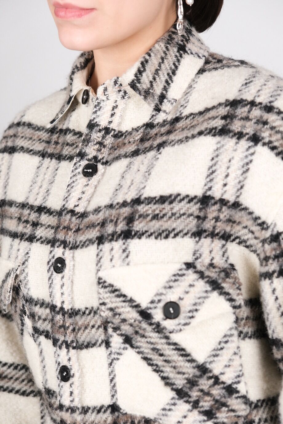 image 4 Рубашка свободного кроя в клетку черно-белого цвета