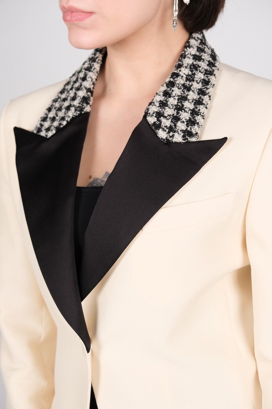 image 7 Жакет молочного цвета с комбинированным лацканом