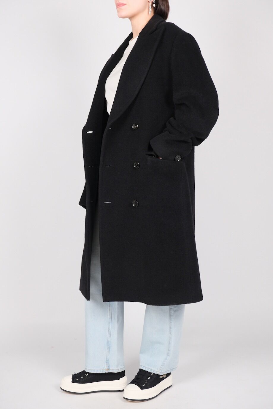 image 2 Двубортное пальто черного цвета