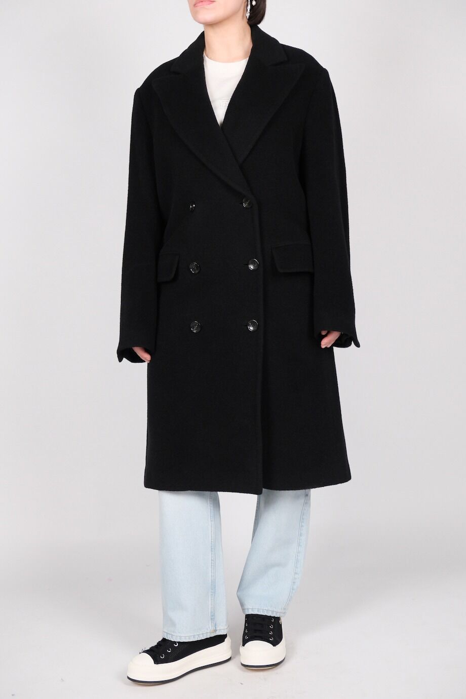 image 1 Двубортное пальто черного цвета
