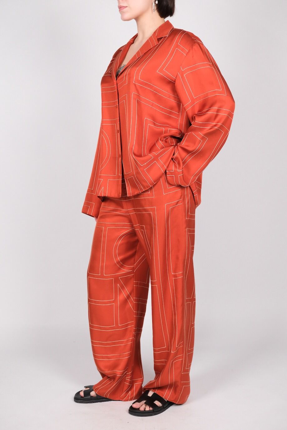 image 4 Шелковый костюм оранжевого цвета с орнаментом