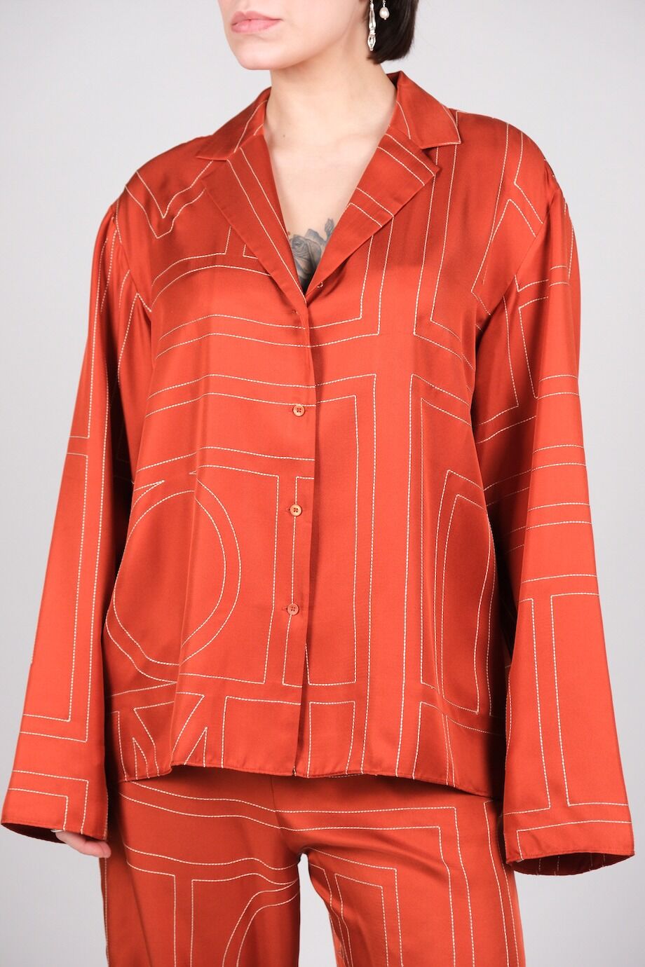 image 5 Шелковый костюм оранжевого цвета с орнаментом