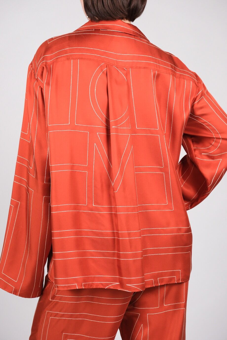 image 6 Шелковый костюм оранжевого цвета с орнаментом