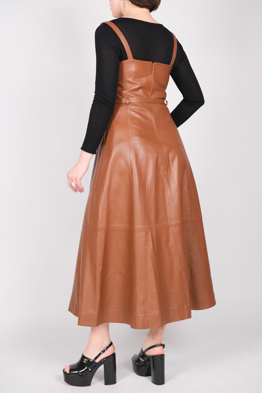 image 3 Кожаное платье коричневого цвета с накладными карманами