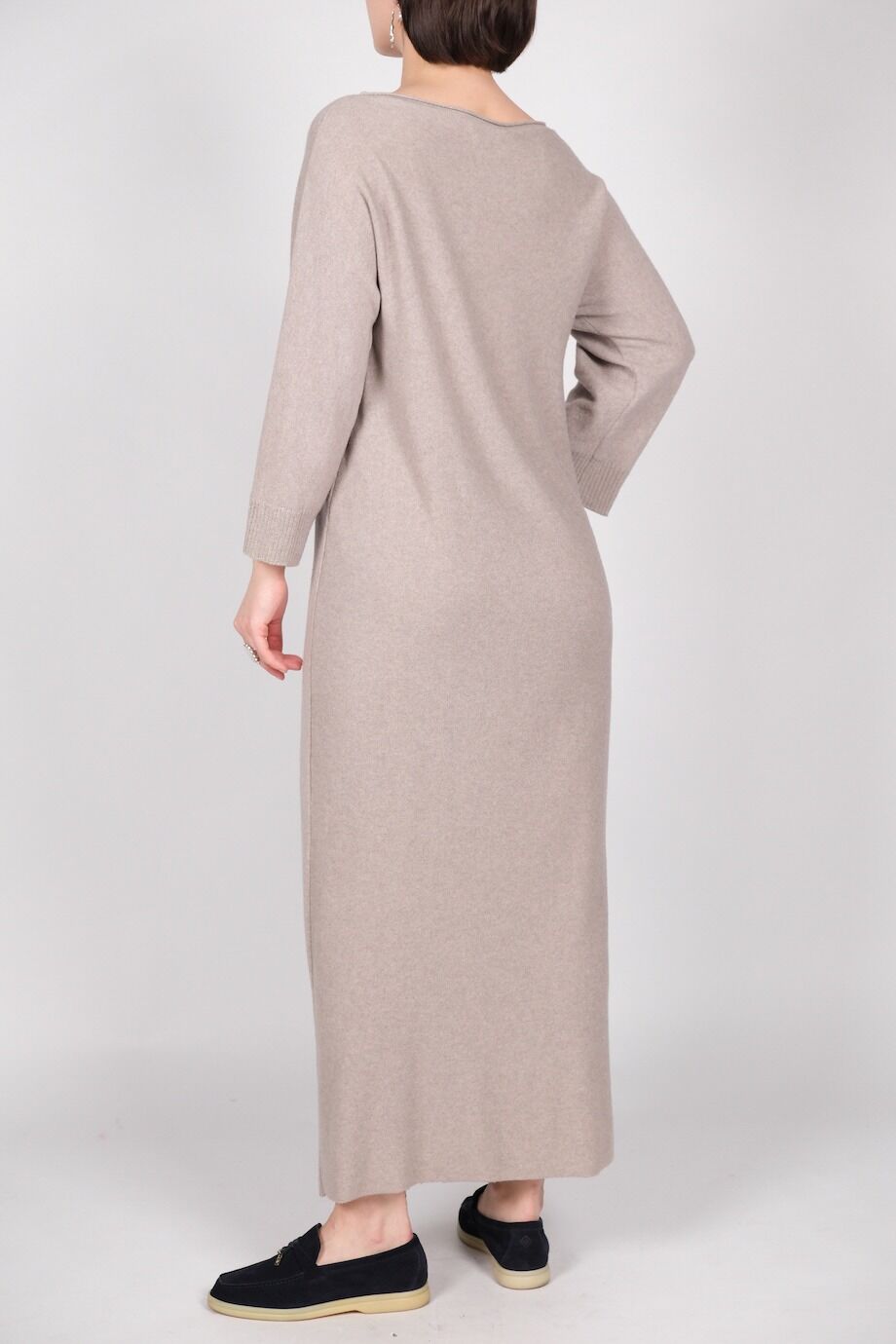 image 3 Трикотажное платье в пол серо-бежевого цвета