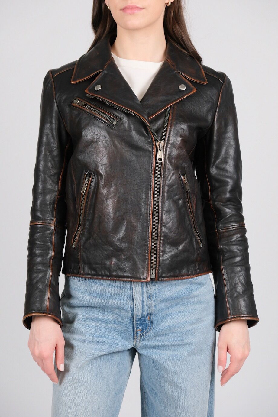 image 1 Кожаная куртка коричневого цвета