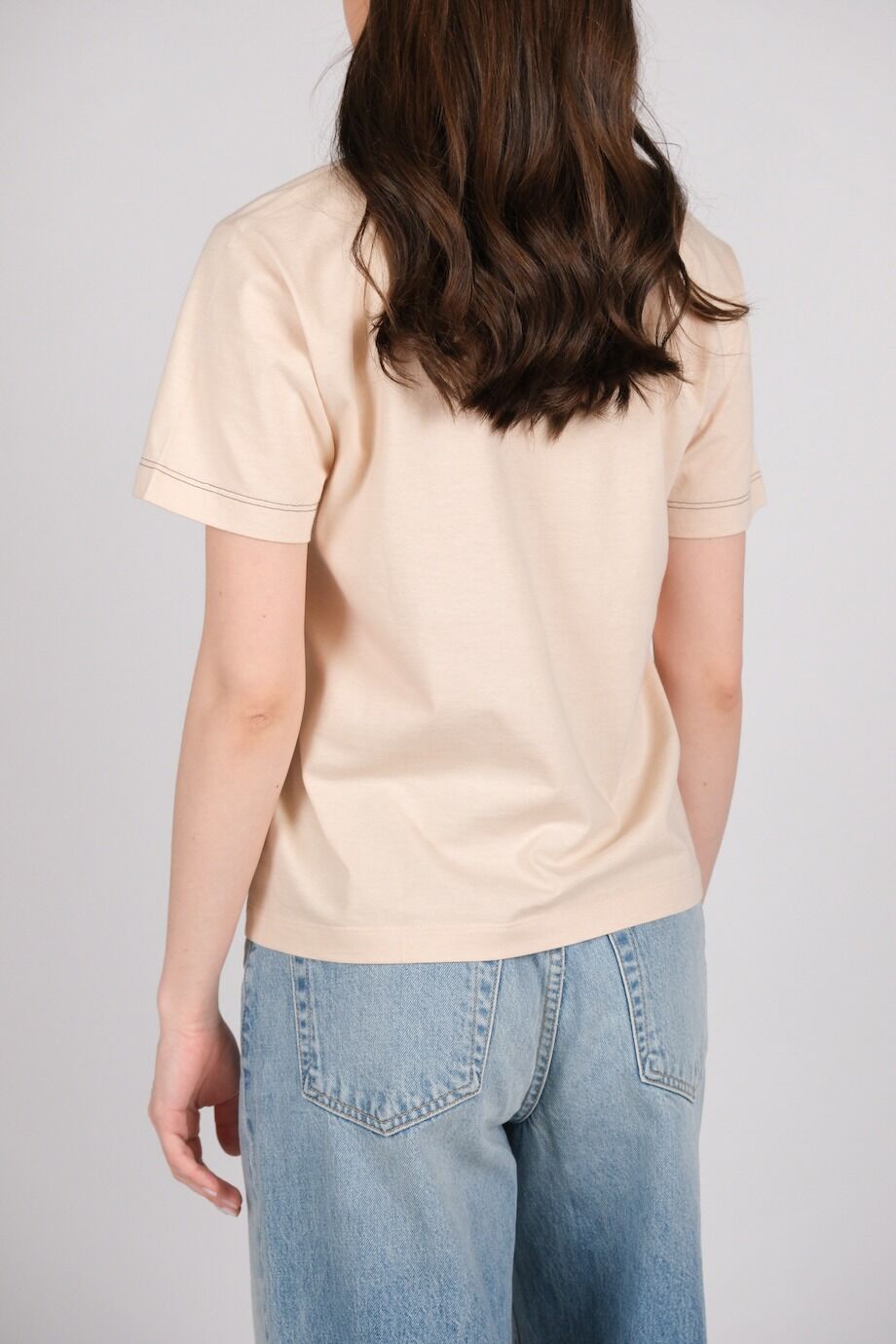 image 3 Футболка светло-персикового цвета с лого на груди