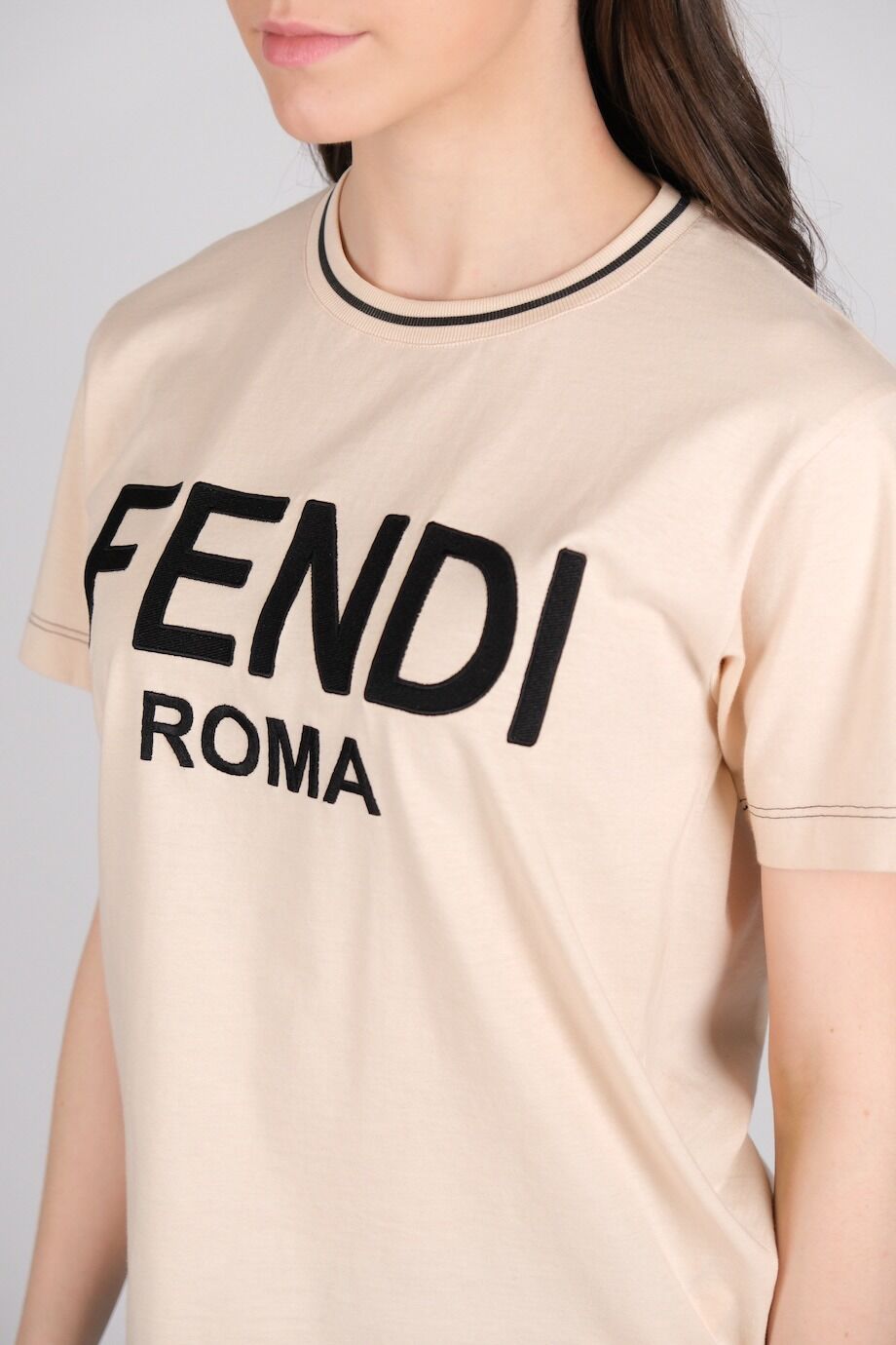 image 4 Футболка светло-персикового цвета с лого на груди