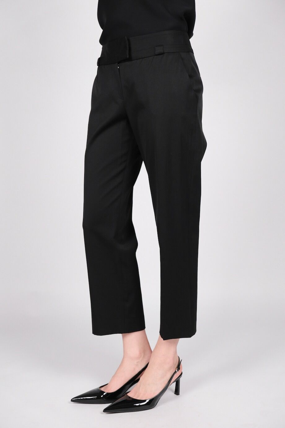 image 3 Укороченные брюки черного цвета с широким поясом