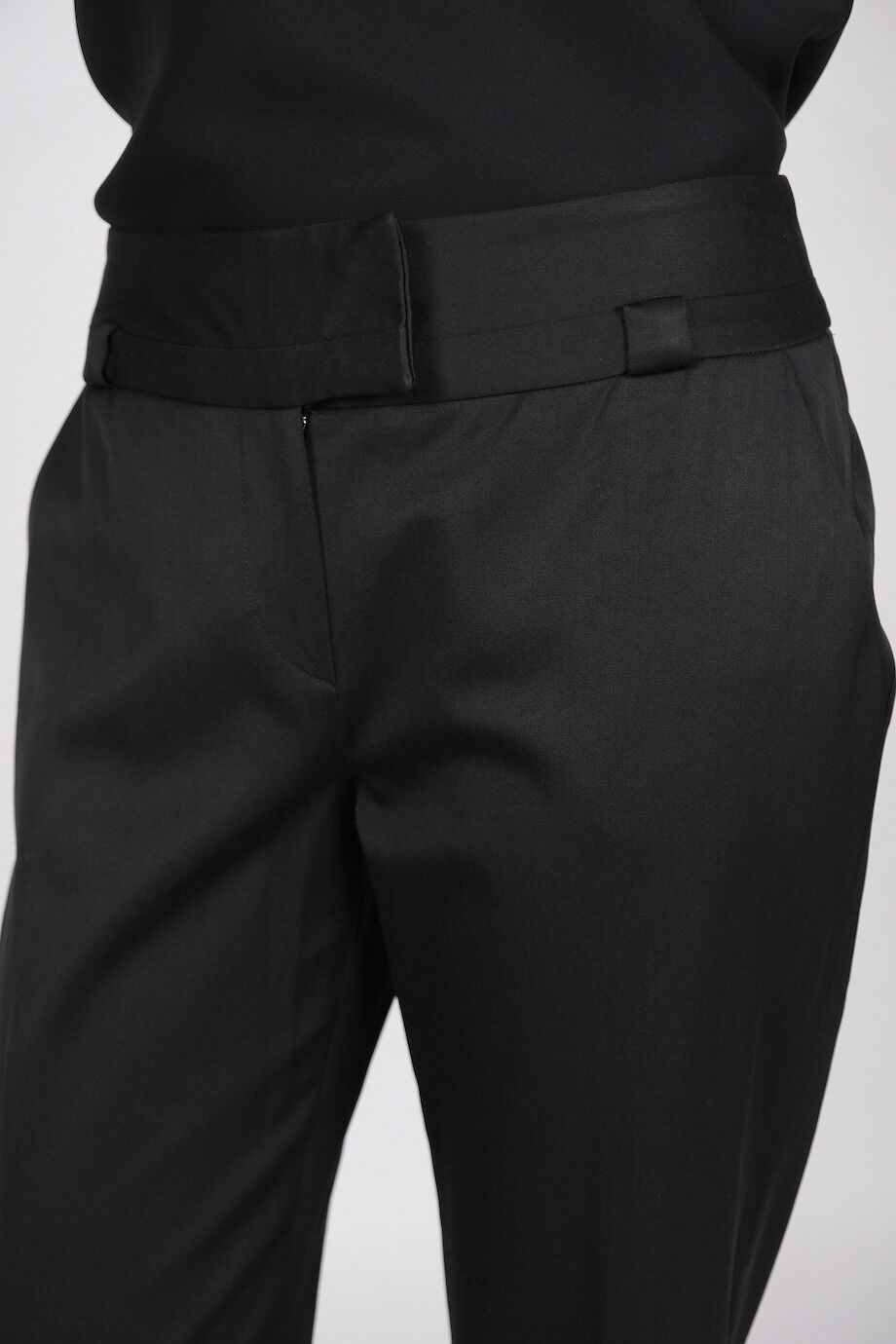 image 5 Укороченные брюки черного цвета с широким поясом